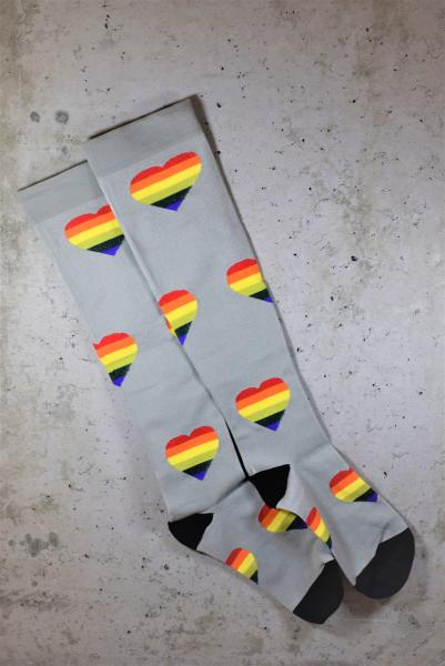40057001035 Compression Socks - Gray Rainbow Heart
